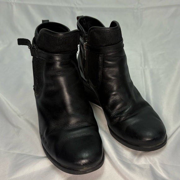 Ugg Emalie Black Leather Wedge Women’s 8 Waterproof Winter Ready Side Zip Wool - Picture 2 of 11